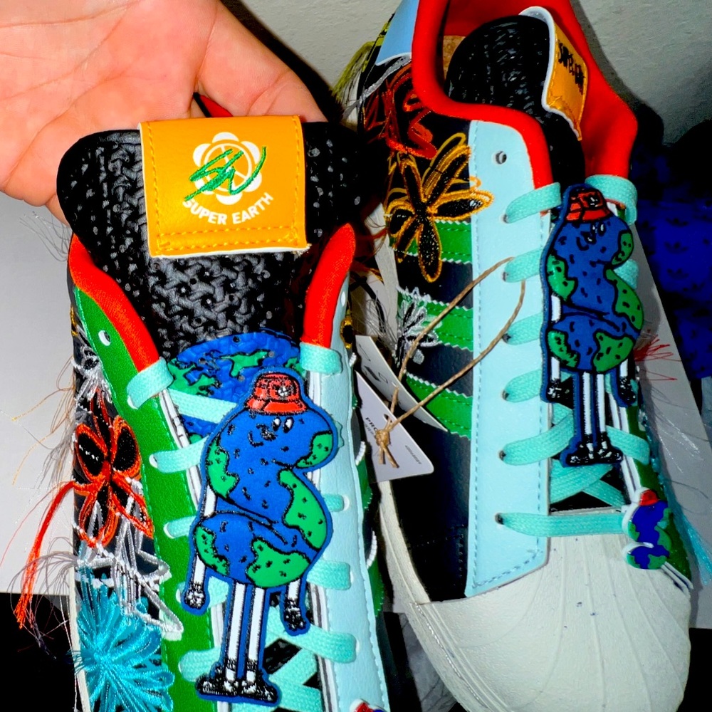 Super earth adidas 10.5